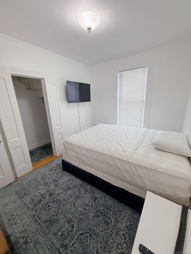 Building Photo - 1716 Farmington Ave