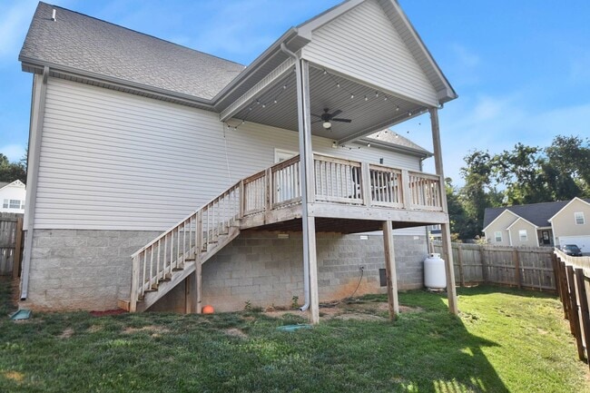 Building Photo - 515 Woodtrace Dr
