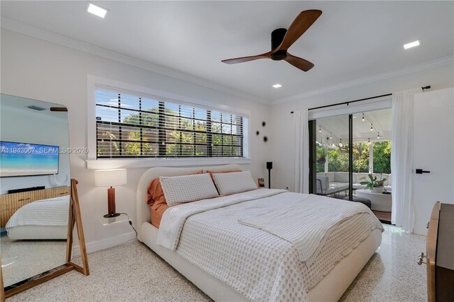 Building Photo - 16102 SW 98th Ave