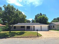 Building Photo - 8100 Cross Dr