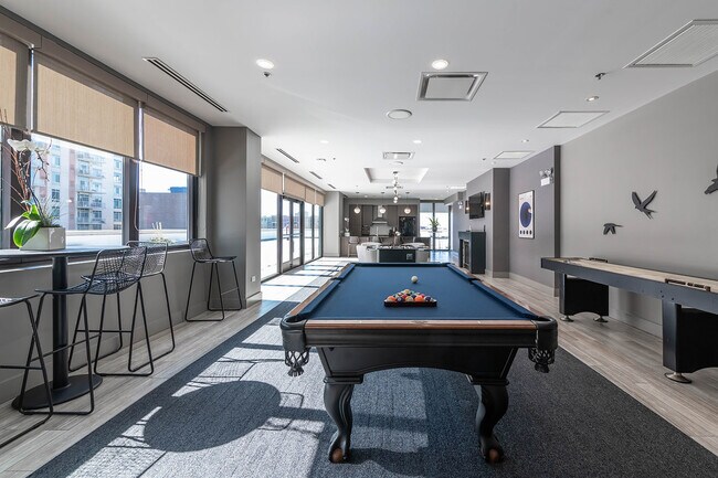 Building Photo - 211 W Scott St