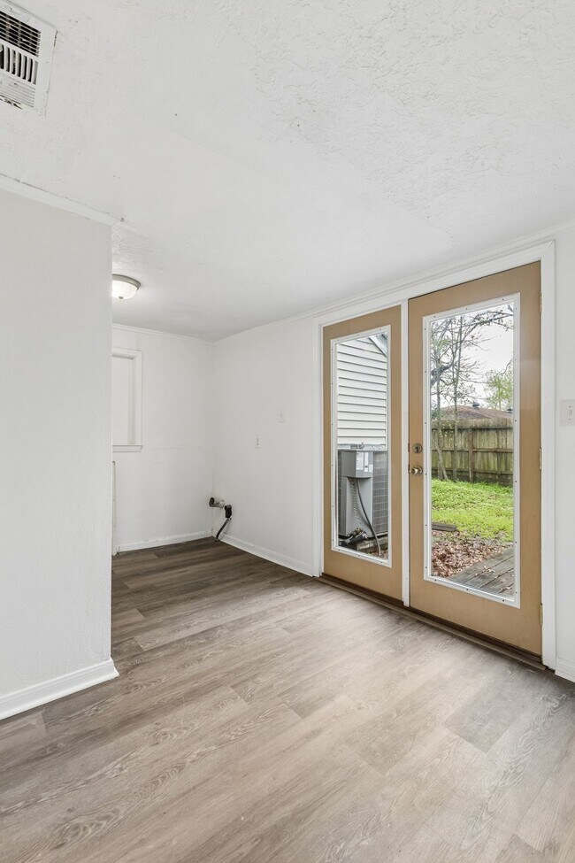 Building Photo - 2326 28th Ave N