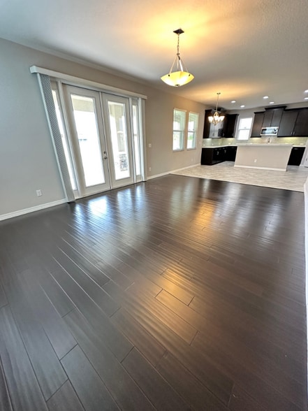 Building Photo - 4941 Maple Park St