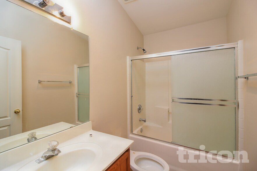 Building Photo - 17610 N 17th Pl