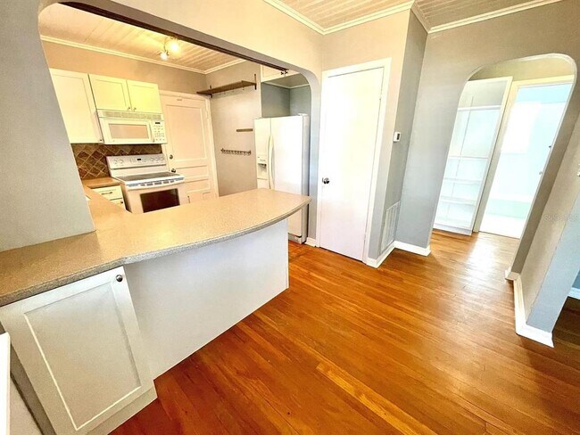 Building Photo - 626 Bryn Mawr St