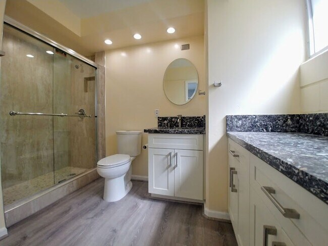Building Photo - For Rent | Full Sized Studio, 1 Bathroom with City Views
