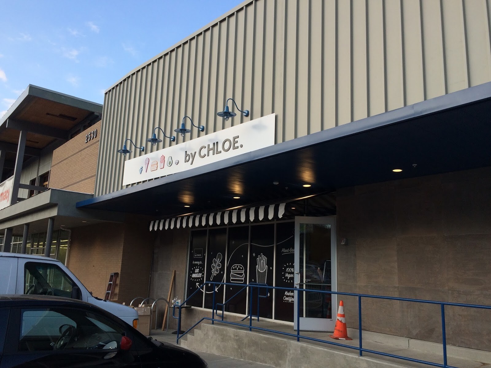 Building Photo - 2441 Silver Lake Blvd