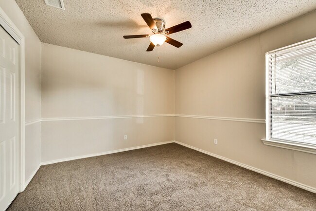Building Photo - $2200 Wylie: Single level house with wood ...