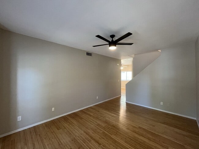 Building Photo - 2 Bedroom Townhome in the Stone Gate Commu...
