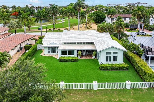 Building Photo - 1356 Thatch Palm Dr