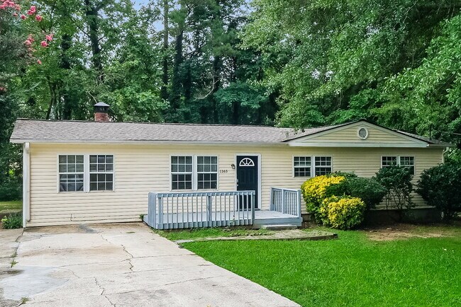Building Photo - 1165 Wisteria Dr SW