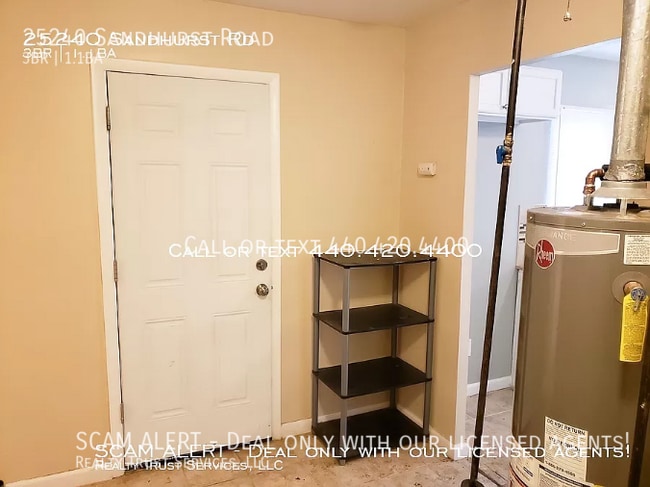 Building Photo - 25240 Sandhurst Rd