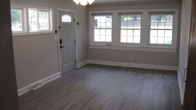 Building Photo - Charming 3 Bedroom, 1 Bathroom Home