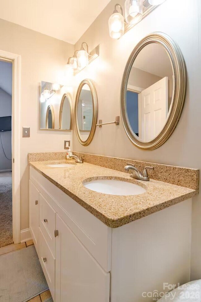 Building Photo - 8263 Southgate Commons Dr