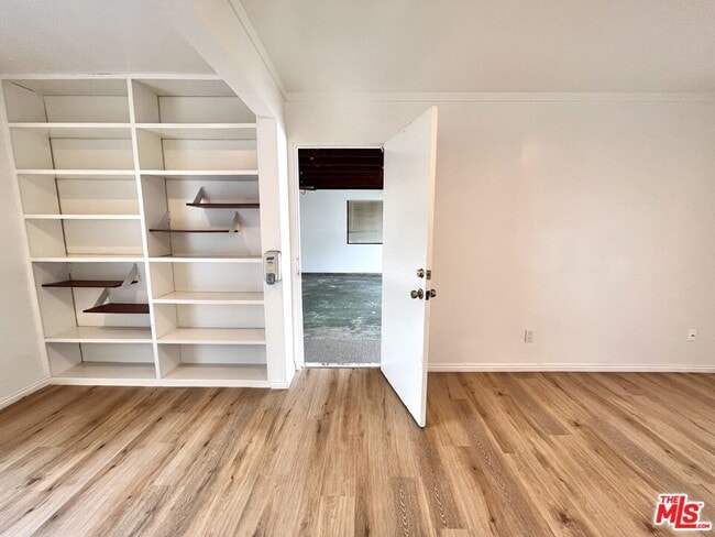 Building Photo - 6308 Villa Rosa Dr