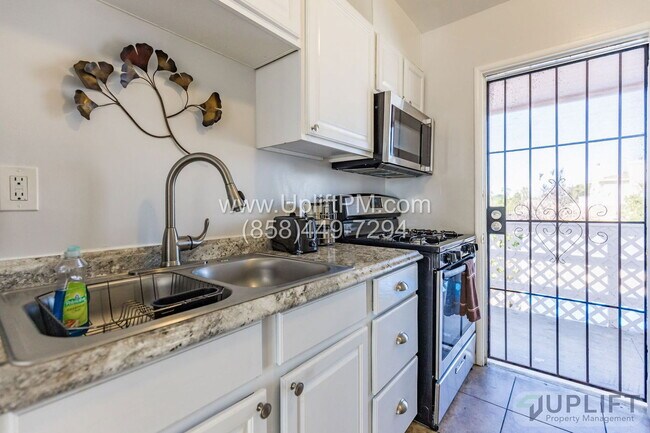 Building Photo - 4833 Castle Ave