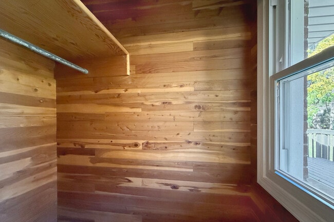 Building Photo - 1222 E Kensington Rd