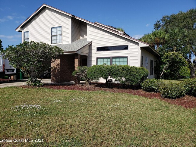 Building Photo - 2575 Palm Lake Dr