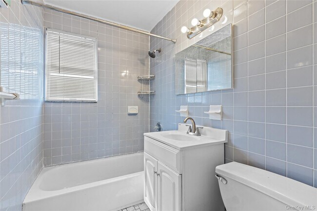 Building Photo - 616 E Broadway