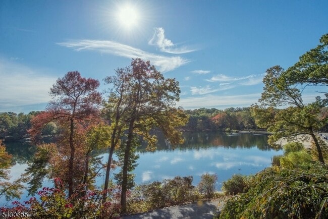 Building Photo - 25 Lake Rd