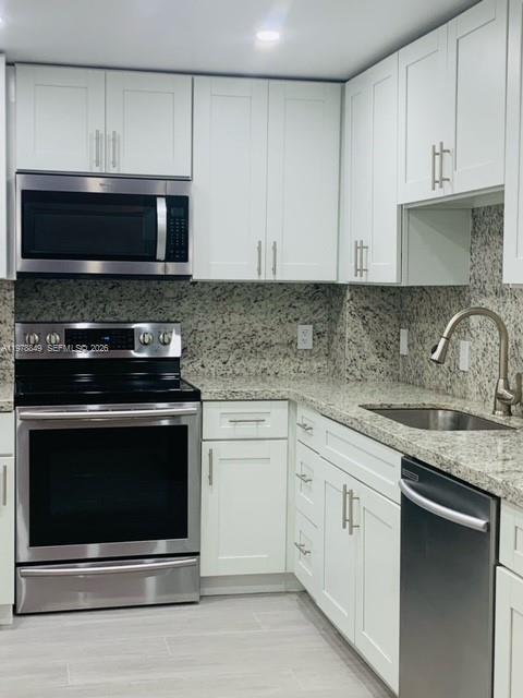 Building Photo - 90 Edgewater Dr