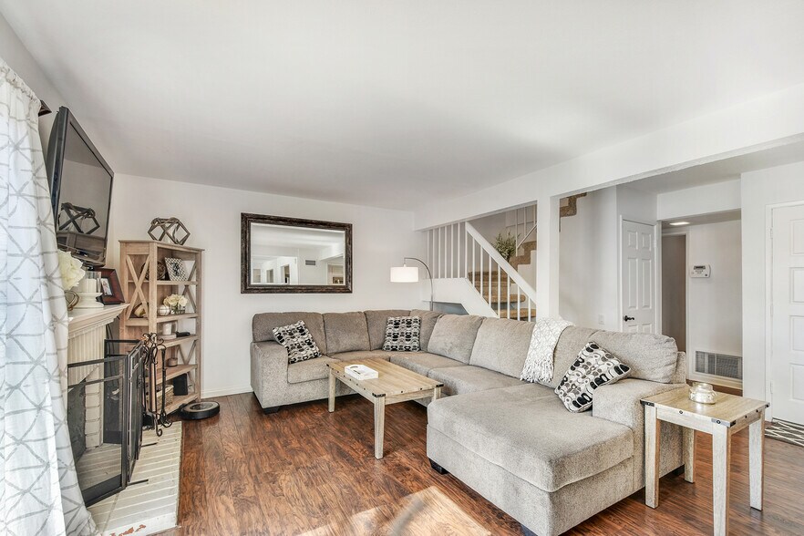 Building Photo - 385 Calle Borrego