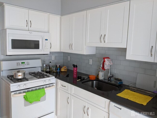 Building Photo - 99 Brookview Cir