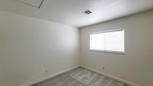 Building Photo - 8016 Cimarron Ridge Dr