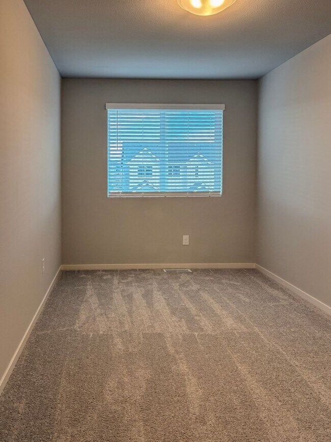 Building Photo - New Townhome 3 Bedroom Available now in Smith Creek Neighborhood