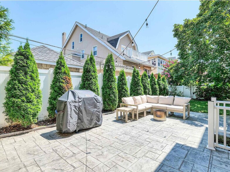 Building Photo - 15 S Tallahassee Ave