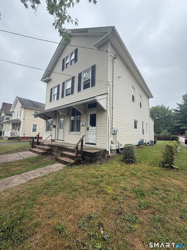 Building Photo - 222 N Cherry St