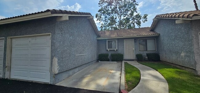 Building Photo - 9505 Arlington Ave