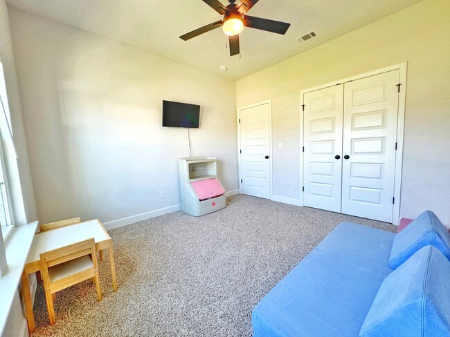 Building Photo - 3017 Dowington Dr
