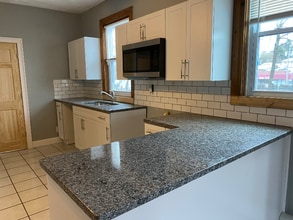 Building Photo - 11 Roosevelt St