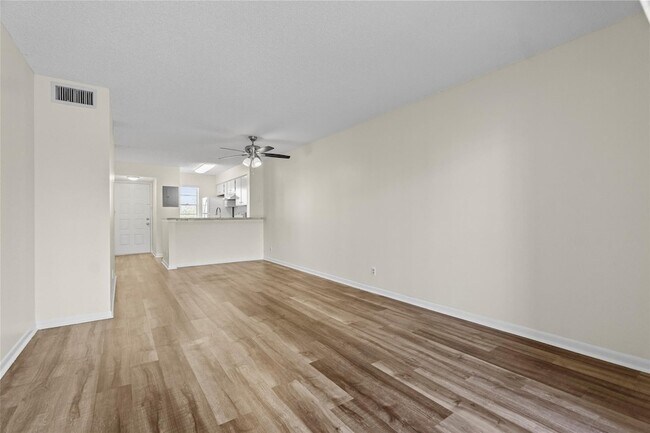 Building Photo - 2226 N Cypress Bend Dr