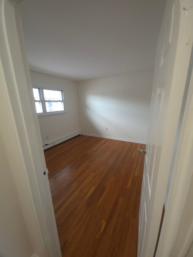 Building Photo - 4325 Meadowview Ave