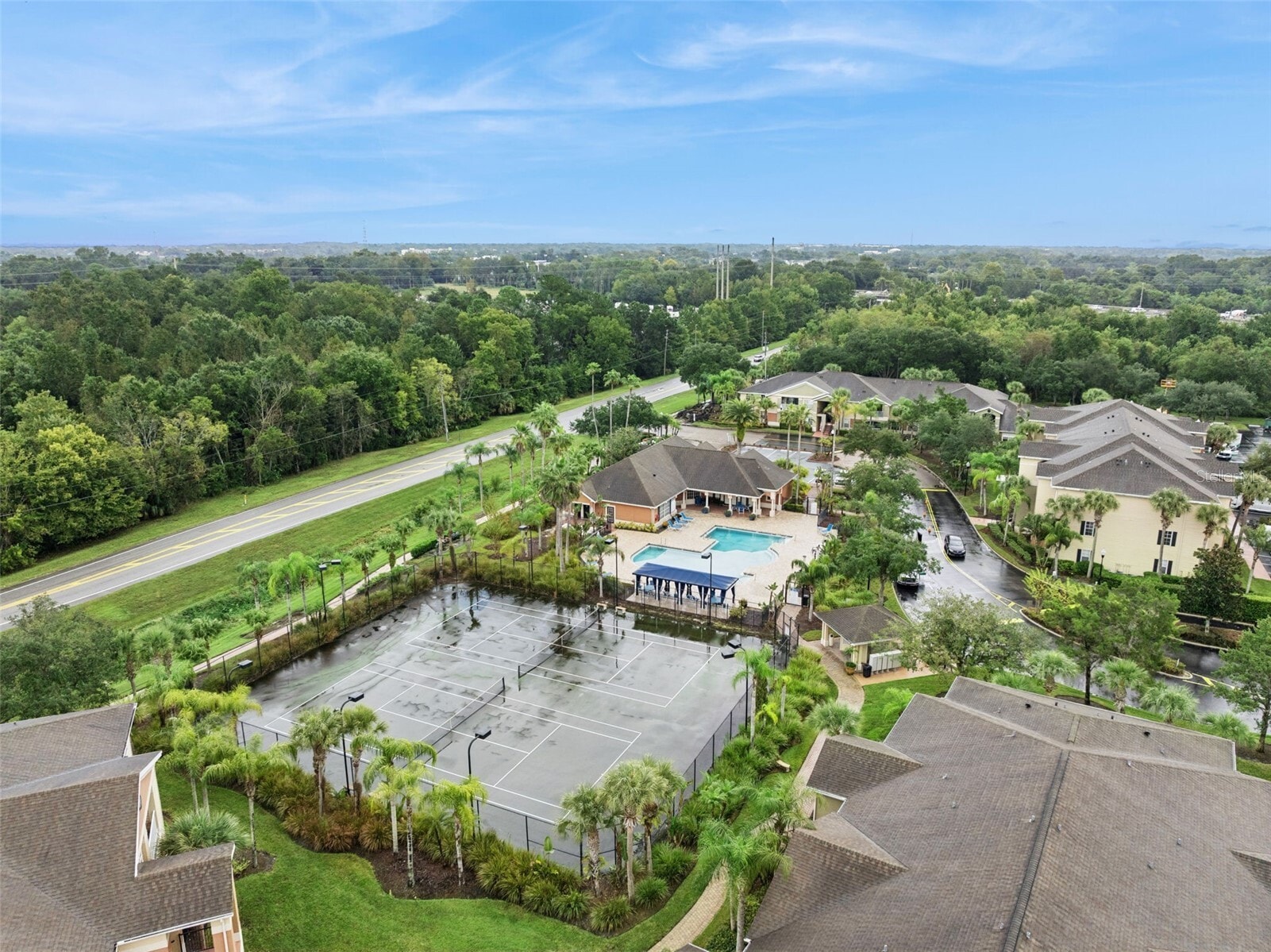 Building Photo - 1950 Summer Club Dr