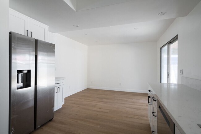 Building Photo - Central air conditioning!