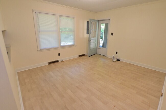 Building Photo - 625 Powell Dr