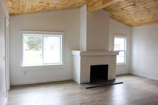 Building Photo - 842 Lloyd Ave