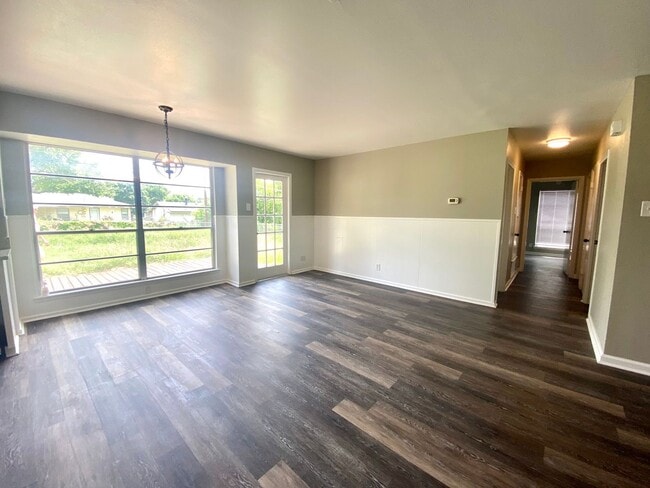 Building Photo - Adorable remodeled home 3 bedroom 2 bath i...