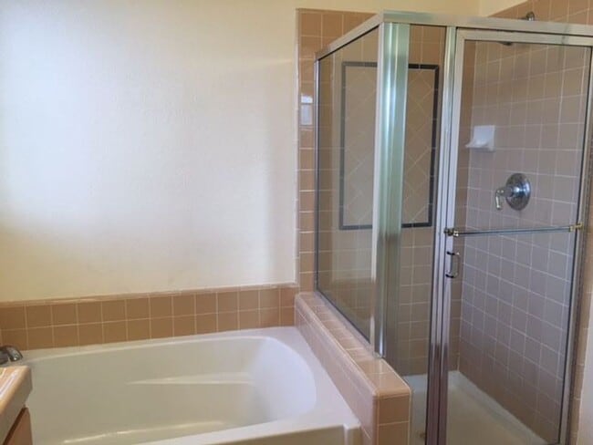 Building Photo - South Reno Home