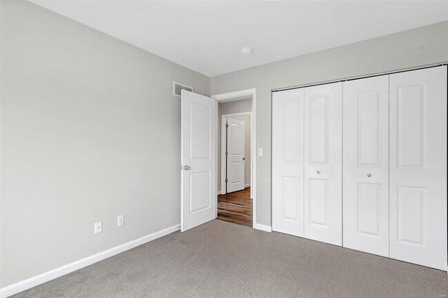 Building Photo - 4602 Siesta Dr
