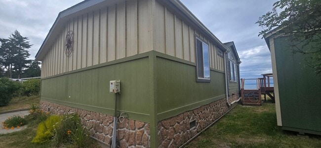 Building Photo - 200 Cypress Cir