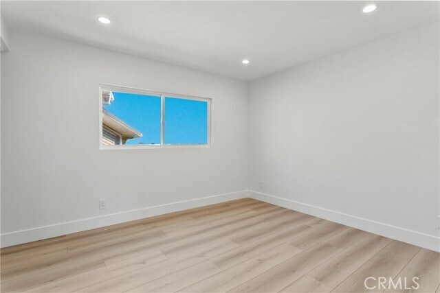 Building Photo - 913 W Balboa Blvd