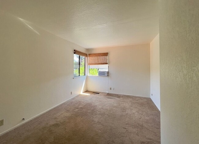 Building Photo - Spacious Three Bedroom Calistoga Home