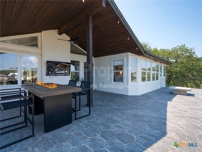 Building Photo - 321 Village View Dr