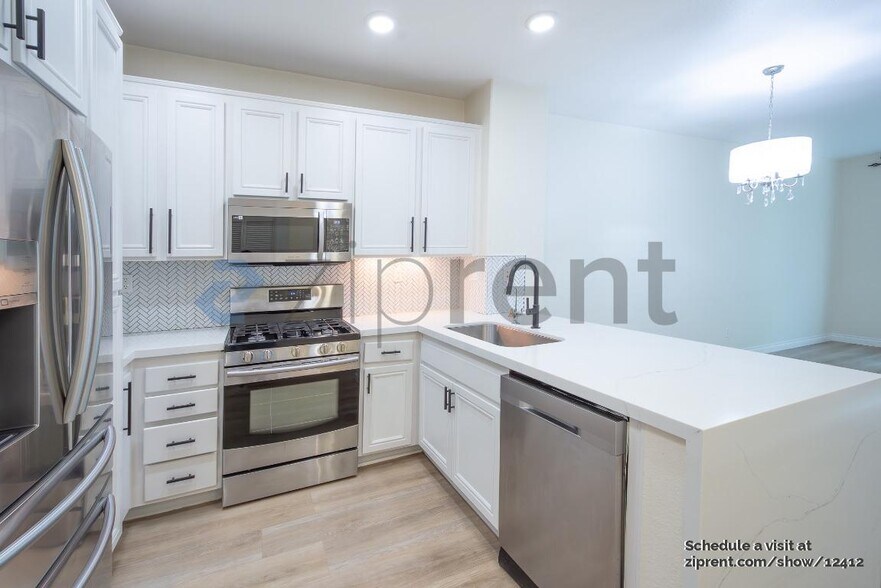 Building Photo - 16935 Laurel Hill Ln