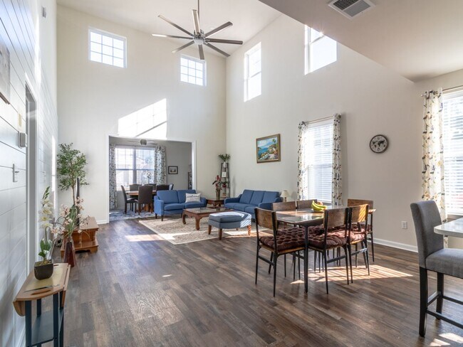 Building Photo - Year round - Furnished Townhome - Frankford