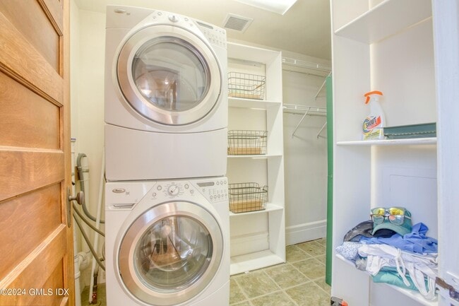 Building Photo - 27 Kirby St